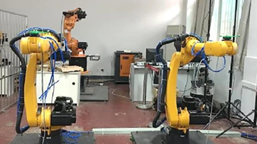 the motion capture camera obtains the motion trajectory of the industrial robots